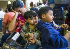 Some women and children from Central America were released in late May at bus stations in Tucson and Phoenix after they were flown to Arizona from south Texas. Photo by Michael Chow/The Republic